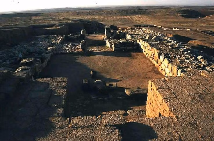  Thành Mari được xây dựng khoảng năm 2900 TCN. Thành nằm ở miền đông Syria, là cửa ngõ giao thương giữa Sumer và vùng Cận Đông. Ảnh: Pinterest.