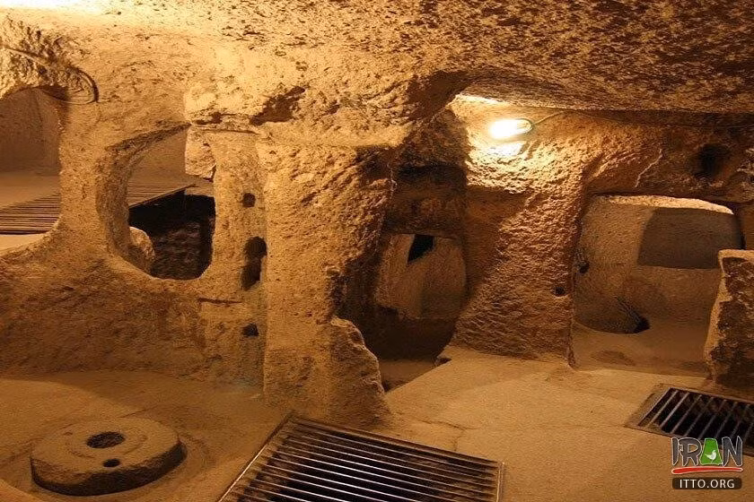  Từng là nơi trú ẩn tạm thời của cộng đồng. Noushabad không dùng để ở thường xuyên mà là nơi dân cư lánh nạn trong thời gian ngắn, mang theo lương thực, nước và vật dụng thiết yếu. Ảnh: itto.org.