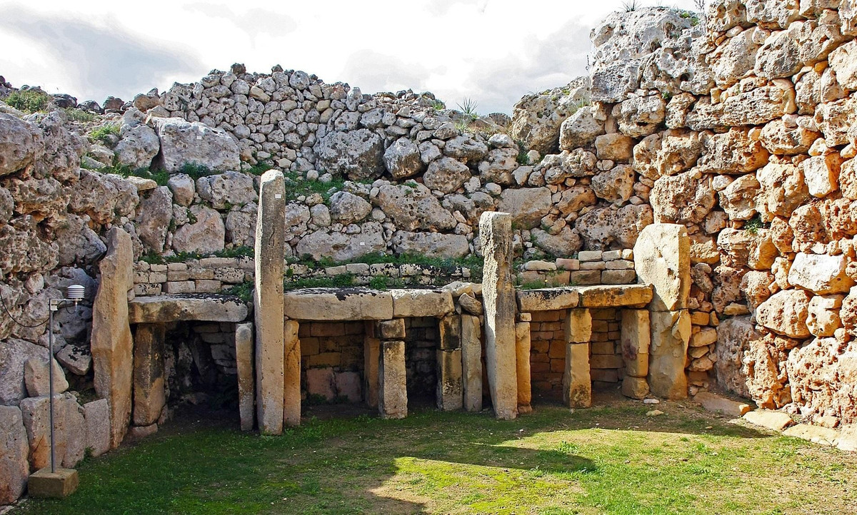  Hướng xây dựng có liên hệ với thiên văn học. Một số lối vào và bức tường được cho là căn chỉnh theo hướng mặt trời, phản ánh hiểu biết sơ khai về chu kỳ tự nhiên và thời gian. Ảnh: Pinterest.