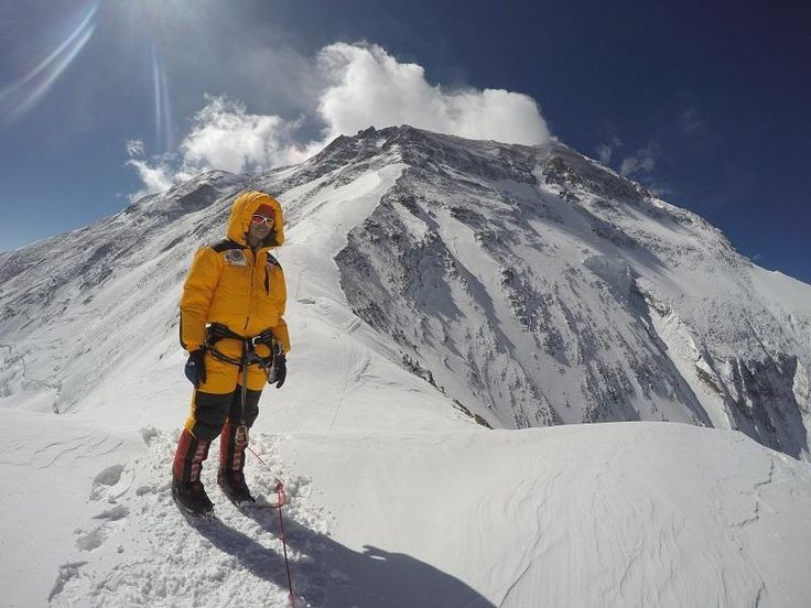  Sagarmatha là trung tâm lịch sử của các cuộc chinh phục Everest. Từ năm 1953, khi Hillary và Tenzing Norgay đặt chân lên đỉnh Everest, khu vực này trở thành biểu tượng cho tinh thần chinh phục của nhân loại. Ảnh: Pinterest.