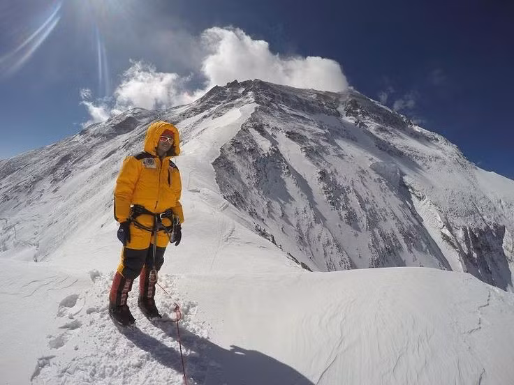  Sagarmatha là trung tâm lịch sử của các cuộc chinh phục Everest. Từ năm 1953, khi Hillary và Tenzing Norgay đặt chân lên đỉnh Everest, khu vực này trở thành biểu tượng cho tinh thần chinh phục của nhân loại. Ảnh: Pinterest.