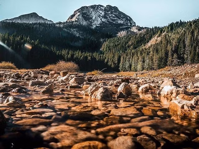  Được UNESCO công nhận là Di sản thế giới. Năm 1980, Vườn quốc gia Durmitor được ghi danh nhờ giá trị địa chất, cảnh quan và sinh học đặc biệt của mình. Ảnh: Pinterest.