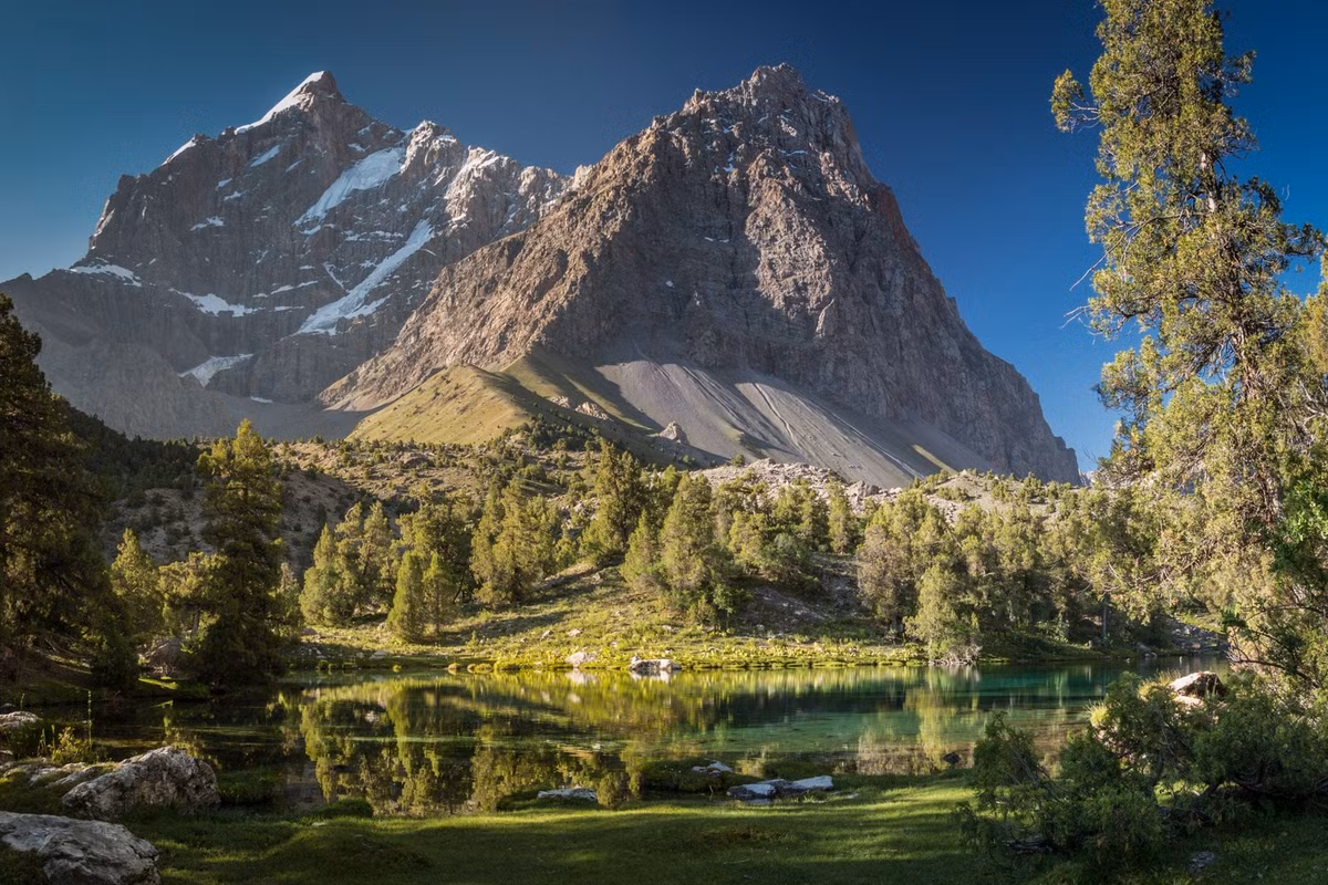  Ít dấu chân con người. Do địa hình khó tiếp cận, phần lớn khu vực vẫn giữ được trạng thái hoang sơ, gần như chưa bị tác động bởi hoạt động hiện đại. Ảnh: eurasia.travel.