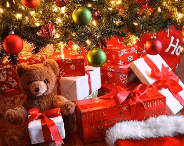  Sự lan tỏa của thương mại và quà tặng hiện đại. Cuộc Cách mạng Công nghiệp và sự phát triển của thị trường bán lẻ khiến việc tặng quà Noel trở thành một phần nổi bật của mùa mua sắm cuối năm. Ảnh: Pinterest.