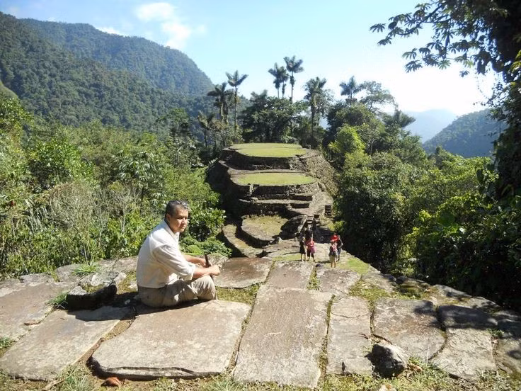  Giá trị tâm linh vẫn còn sống động. Với các cộng đồng bản địa hiện nay như Kogi, Arhuaco hay Wiwa, Ciudad Perdida không chỉ là di tích lịch sử mà còn là không gian thiêng liêng gắn liền với vũ trụ quan truyền thống. Ảnh: Pinterest.