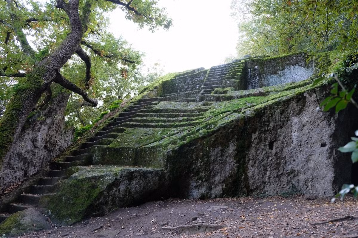  Gợi mở góc nhìn mới về văn minh Etruscan. Kim tự tháp Etruscan cho thấy người Etruscan sở hữu tư duy kiến trúc, tôn giáo và biểu tượng học phức tạp, góp phần định hình nền văn minh Ý trước thời La Mã. Ảnh: heritagedaily.com.