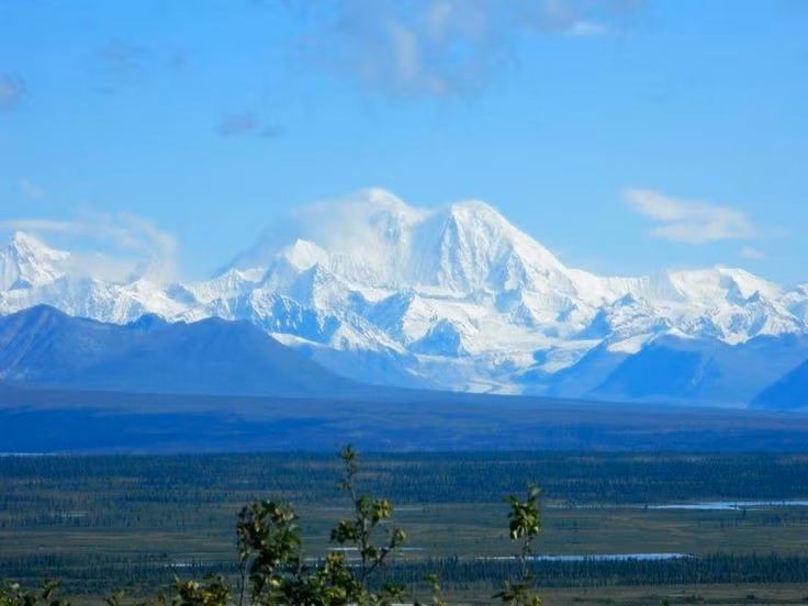  Một số giả thuyết cho rằng có căn cứ ngầm ngoài hành tinh tại đây. Nhiều nhà nghiên cứu UFO và giả thuyết âm mưu tin rằng bên dưới núi Hayes là nơi tồn tại một căn cứ ngầm ngoài hành tinh do các thực thể không xác định kiểm soát. Ảnh: Pinterest.