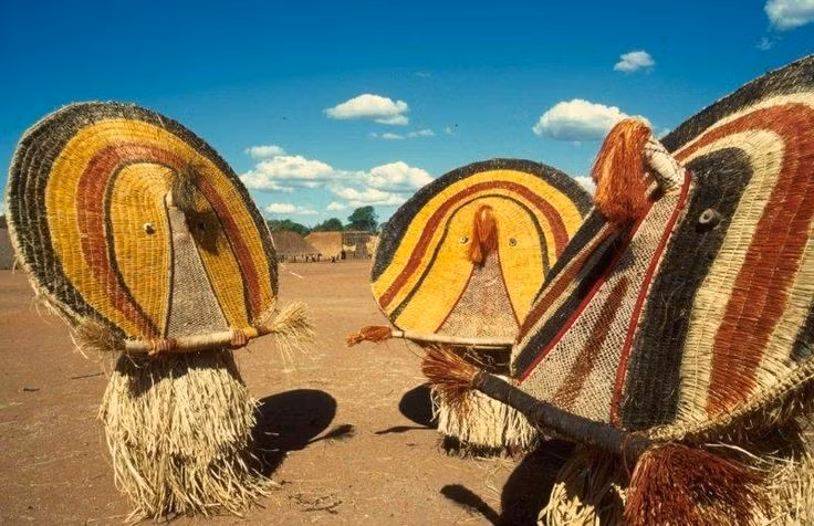  Lễ hội Quarup. Lễ tưởng niệm người đã khuất của cộng đồng Xingu được gọi là Quarup, có quy mô rất lớn. Ảnh: Pinterest.