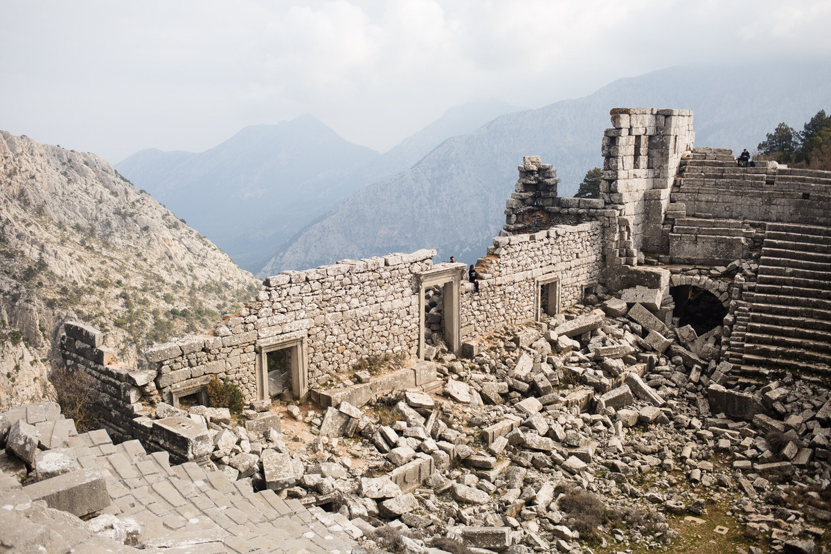  Termessos là thành phố của người Pisidia cổ đại. Cư dân Termessos thuộc bộ tộc Pisidia, nổi tiếng độc lập, hiếu chiến và không dễ bị khuất phục bởi các đế chế lớn xung quanh. Ảnh: squarespace-cdn.com.