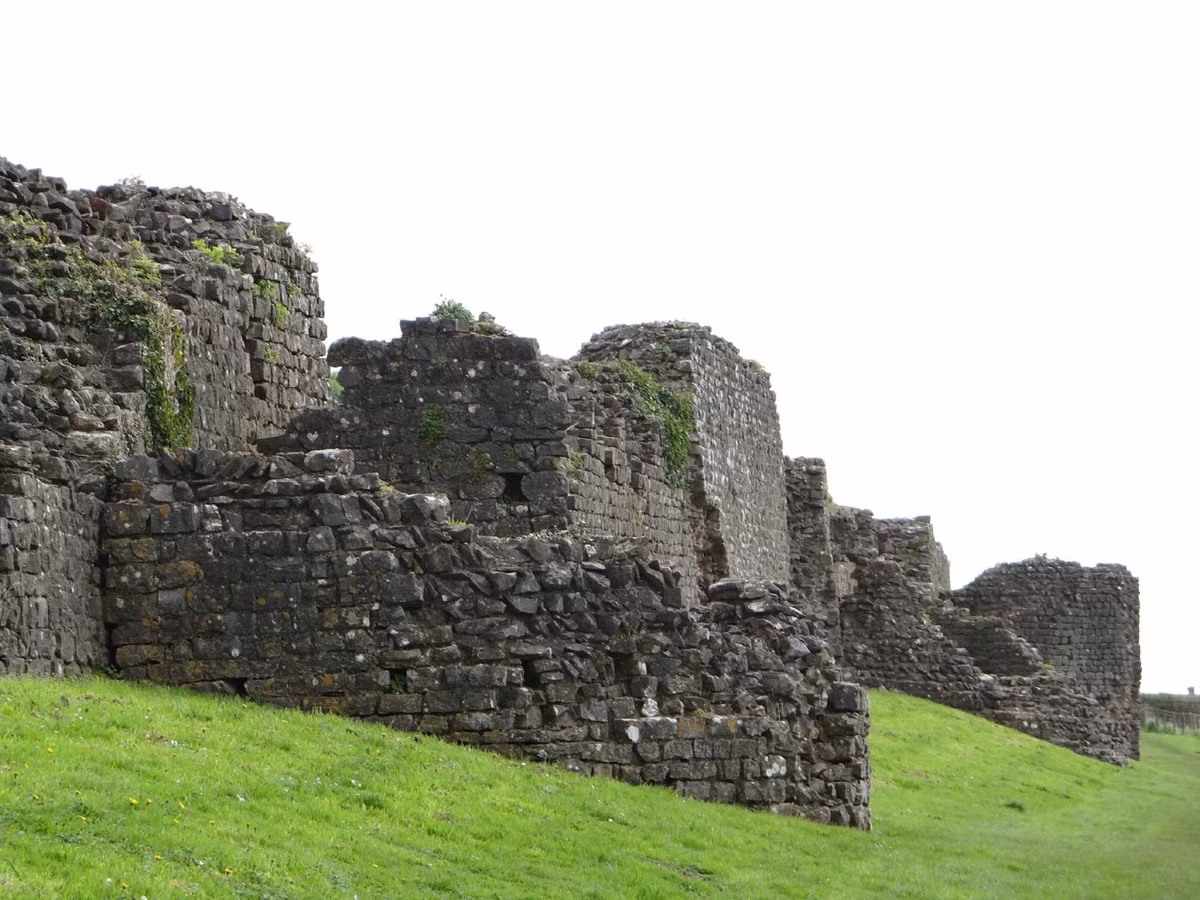  Nhà dân xây bằng đá thay vì gỗ. Nhiều ngôi nhà tại đây được xây hoàn toàn bằng đá với nền móng chắc chắn, chứng tỏ mức sống cao và quá trình “La Mã hóa” sâu rộng của cư dân địa phương. Ảnh: tripadvisor.com.