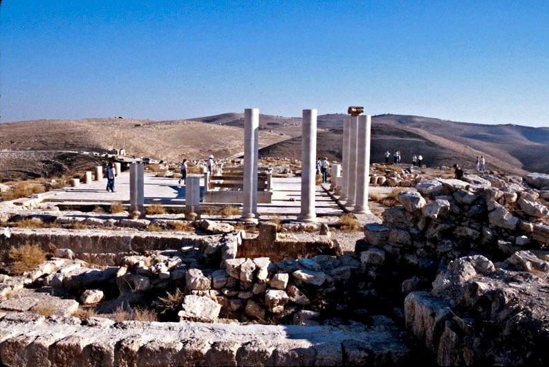  Pháo đài bị quân La Mã phá hủy có chủ ý. Năm 71 SCN, sau khi dập tắt cuộc khởi nghĩa Do Thái, người La Mã san phẳng Machaerus để ngăn nơi này trở thành trung tâm nổi loạn trong tương lai. Ảnh: seetheholyland.net.