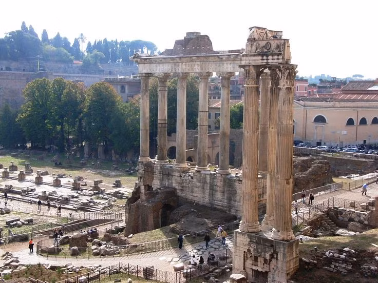  Kho tư liệu khảo cổ vô giá. Những tàn tích còn lại tại Công trường La Mã cung cấp nguồn thông tin quý giá về kiến trúc, luật pháp và đời sống xã hội La Mã cổ đại, giúp hậu thế hiểu rõ hơn về nền văn minh từng thống trị Địa Trung Hải. Ảnh: Pinterest.