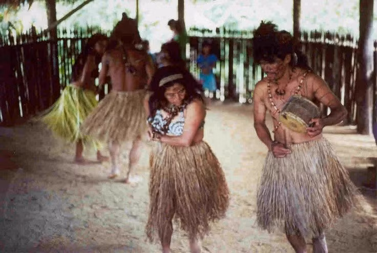  Tên gọi mang ý nghĩa “con người”. Trong ngôn ngữ bản địa, “Shuar” có nghĩa đơn giản là “con người”, thể hiện cách họ tự nhận thức mình như một phần tự nhiên của thế giới, không tách rời môi trường xung quanh. Ảnh: Pinterest.