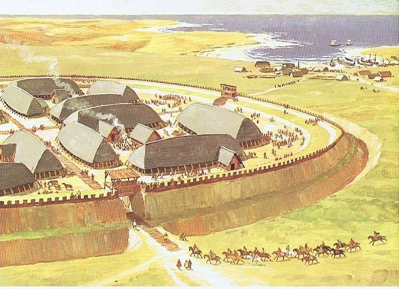  Nhiều pháo đài đã được phát hiện ở Đan Mạch. Một số thành lũy vòng tròn Viking nổi tiếng gồm Trelleborg, Aggersborg, Fyrkat và Nonnebakken. Các địa điểm này nằm ở những vị trí chiến lược, thường gần các tuyến đường thủy quan trọng hoặc trung tâm quyền lực của vương quốc Đan Mạch thời đó. Ảnh: Pinterest.