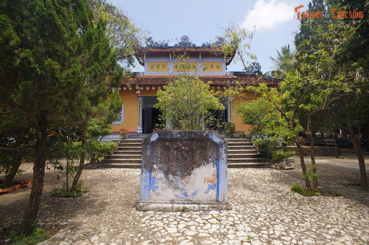 Năm 1929, chùa bị cháy lớn khiến nhiều kiến trúc cổ bị phá hủy hoàn toàn. Sau đó, Phật tử và người dân nhiều tỉnh miền Trung đã quyên góp để xây dựng lại ngôi chùa theo hình thức gần giống nguyên mẫu ban đầu.