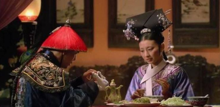 Thái y lại là một ngoại lệ, họ được phép ra vào hậu cung để khám chữa bệnh cho hoàng hậu và các phi tần. (Ảnh: Sohu)