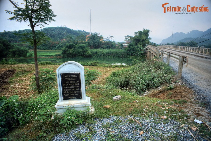 Bến Thia ở thôn Thia là địa điểm đánh dấu thời điểm Chủ tịch Hồ Chí Minh về chiến khu Tân Trào, ngày 21/5/1945.