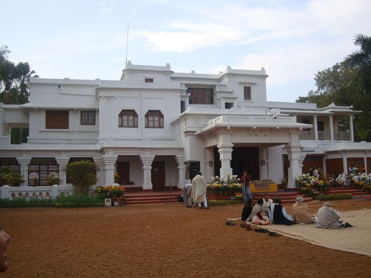  Quê hương tinh thần của Rabindranath Tagore. Khu phố Santiniketan gắn liền với cuộc đời và tư tưởng của nhà thơ, triết gia Rabindranath Tagore. Ông lớn lên và phát triển nhiều ý tưởng giáo dục tiến bộ tại Santiniketan, biến nơi này thành trung tâm văn hóa và trí thức nổi tiếng của Ấn Độ. Ảnh: Pinterest.