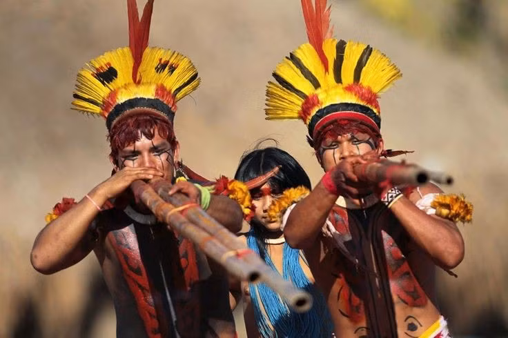  Sống tại vùng rừng rậm rộng lớn. Nơi cư trú của người Xingu tập trung quanh thung lũng Xingu thuộc bang Mato Grosso, Brazil. Ảnh: Pinterest.