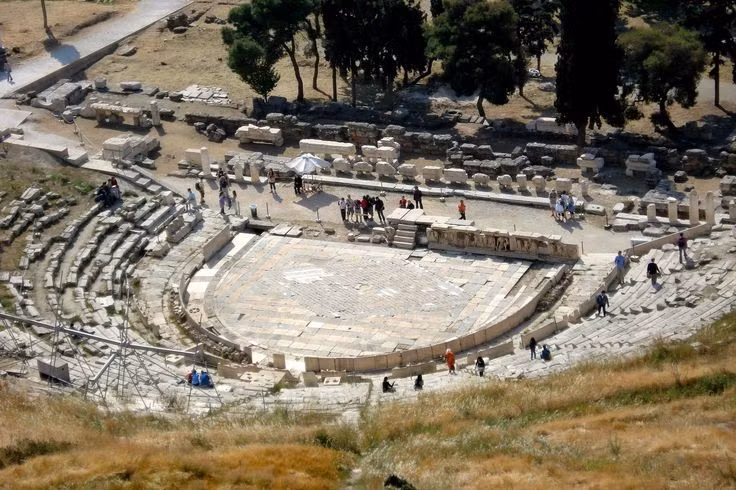  Kịch Hy Lạp gắn liền nghi lễ thờ thần Dionysus. Nhà hát là một phần của lễ hội tôn giáo đặc trưng trong nền văn minh Hy Lạp cổ. Ảnh: Pinterest.