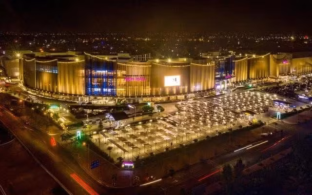 Các doanh nghiệp, trung tâm thương mại sử dụng điện vào buổi tối sẽ phải trả mức giá gấp gần 3 lần trên mỗi kWh điện so với trước.