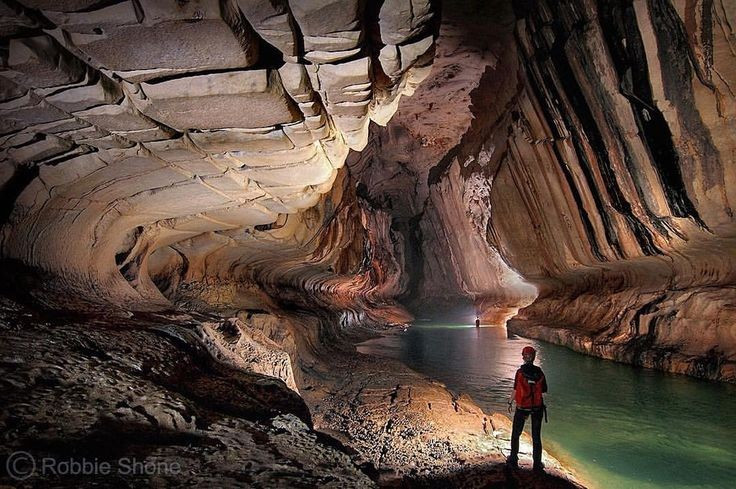 Có hệ thống hang động đồ sộ. Tổng chiều dài các hang đã khảo sát ở Vườn quốc gia Gunung Mulu lên tới hàng trăm kilômét. Ảnh: Pinterest.