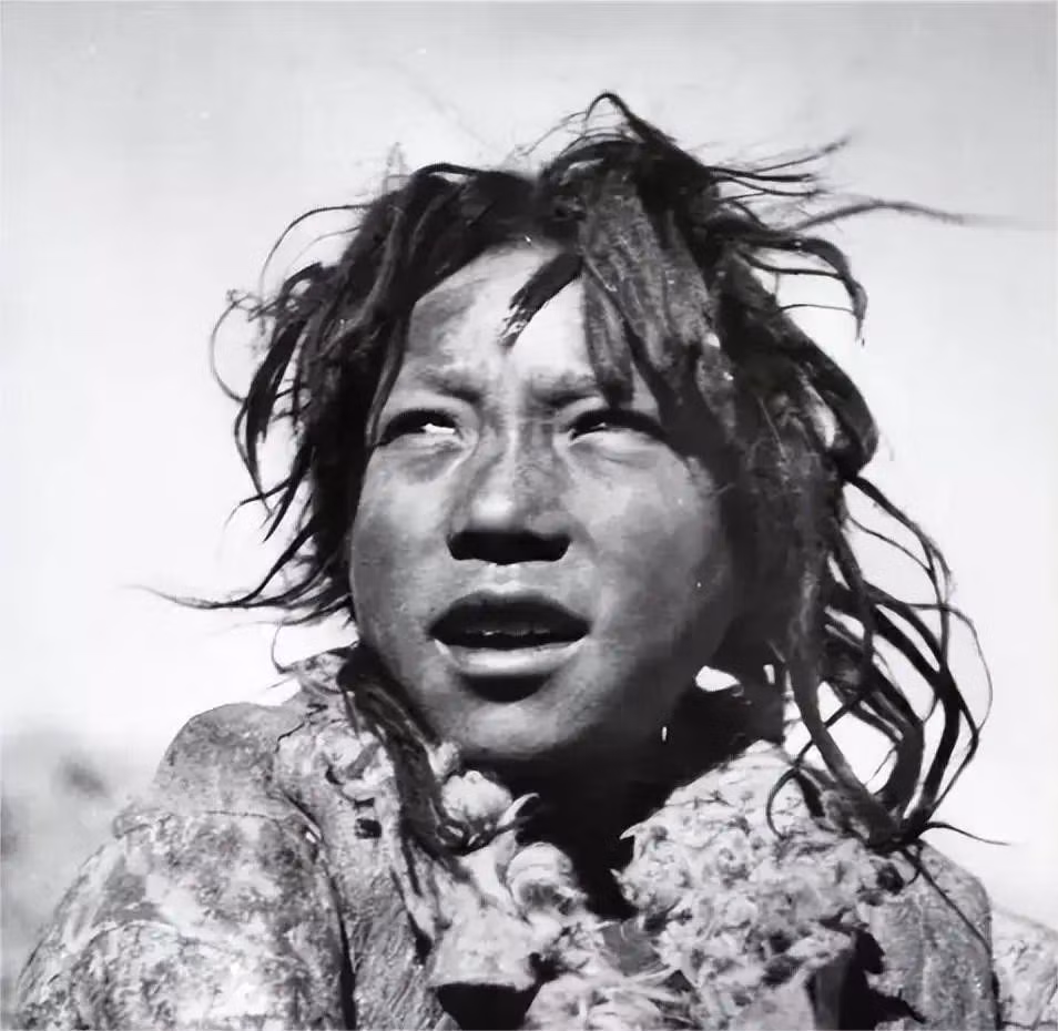 Trên mặt những đứa trẻ không có chút nào ngây thơ nên có. (Ảnh: Sohu)