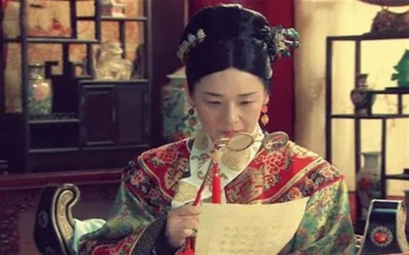 Từ Hy đã dùng thư pháp và hội họa để giết thời gian, hơn nữa còn chép tâm kinh. Nhìn từ góc độ nghệ thuật thì bản tâm kinh chép tay này cũng là giai đoạn nhập môn của thư pháp.