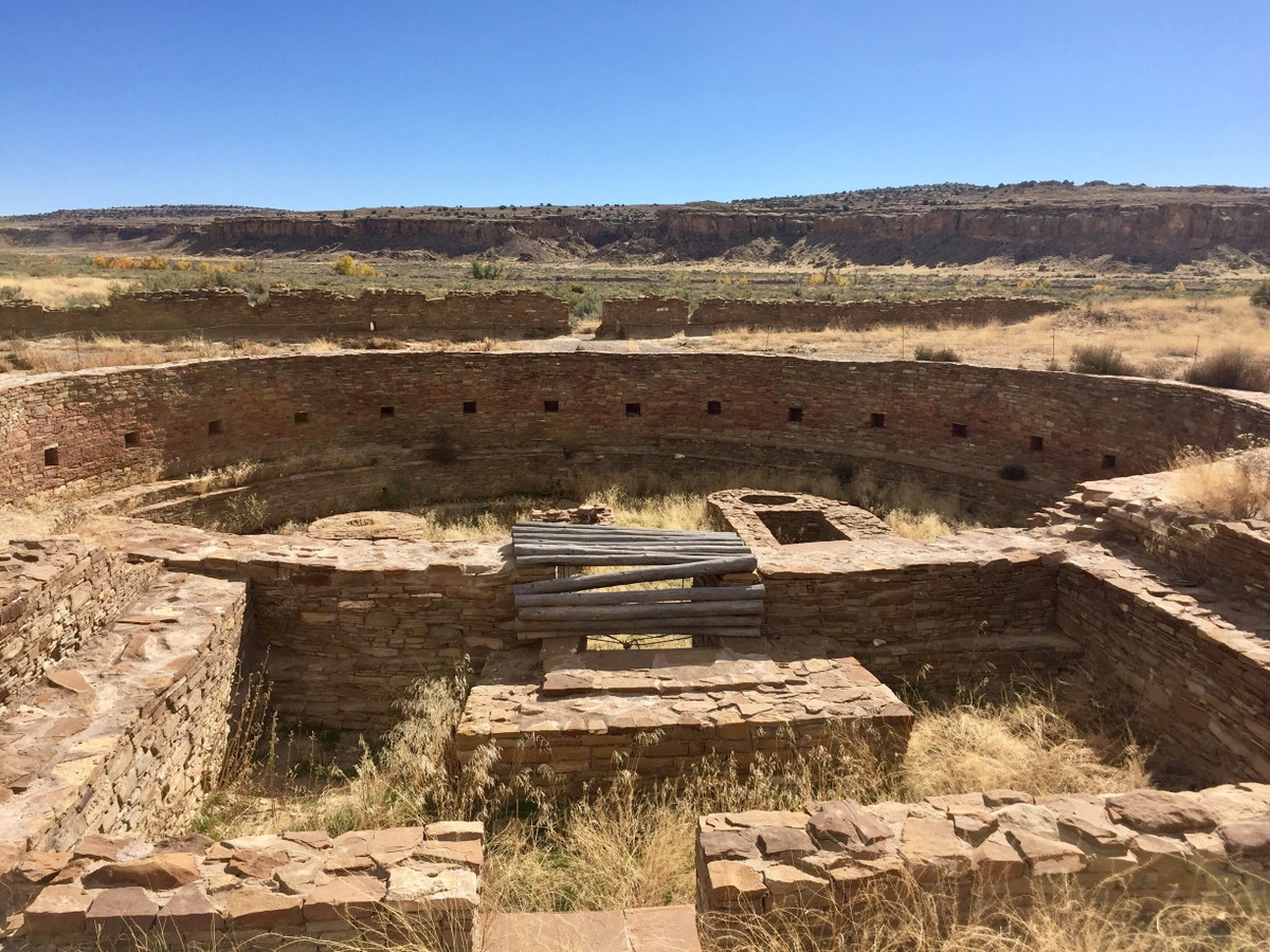  Liên hệ chặt chẽ với thiên văn học. Hướng xây dựng và bố cục của công trình được cho là có liên quan đến chuyển động của Mặt Trời và Mặt Trăng, phản ánh kiến thức thiên văn đáng kinh ngạc của cư dân cổ đại. Ảnh:expedia.com.