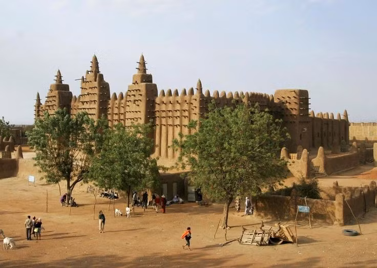  Biểu tượng của Mali. Hình ảnh Đại Thánh đường Djenné xuất hiện rộng rãi trong các ấn phẩm, trở thành niềm tự hào của đất nước Mali. Ảnh: Pinterest.