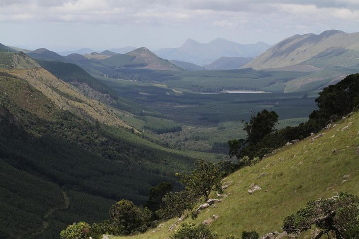  Cung cấp manh mối về khí quyển cổ đại. Các lớp đá trong dãy núi ghi lại thành phần khí quyển và đại dương hàng tỷ năm trước, giúp giới khoa học hiểu cách oxy dần xuất hiện và thay đổi môi trường sống toàn cầu. Ảnh: Pinterest.