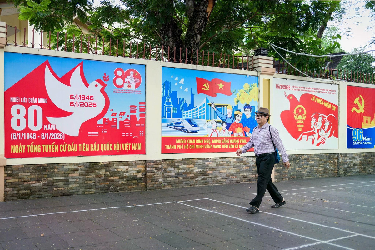 Những hình ảnh chào mừng ngày bầu cử đại biểu Quốc hội khóa XVI và Đại biểu HĐND các cấp nhiệm kỳ 2026-2031 nổi bật trên các màn hình LED, băng rôn, cho thấy sự chuẩn bị chu đáo của TP.HCM trước sự kiện chính trị quan trọng này.