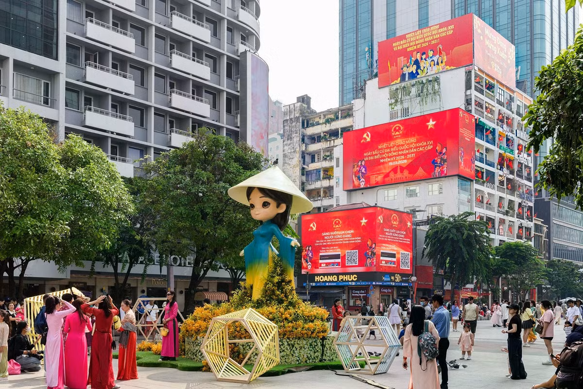 Hệ thống bảng LED được bố trí tại nhiều vị trí “đắc địa” ở trung tâm thành phố, vừa phục vụ công tác tuyên truyền vừa tạo điểm nhấn cho cảnh quan đô thị.