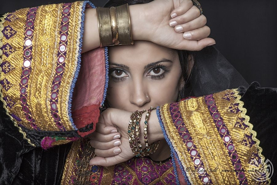  Bản sắc bền bỉ trước biến động hiện đại. Dù chịu ảnh hưởng của chiến tranh, di cư và toàn cầu hóa, người Pashtun vẫn duy trì mạnh mẽ truyền thống, ngôn ngữ và hệ giá trị riêng biệt. Ảnh: Pinterest.