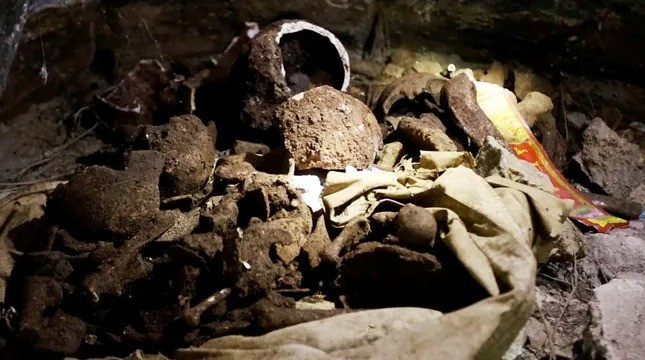 Hiện các lực lượng liên quan vẫn đang tiếp tục điều tra để làm rõ danh tính và nguồn gốc các bộ hài cốt nói trên. Ảnh: Tiền Phong.