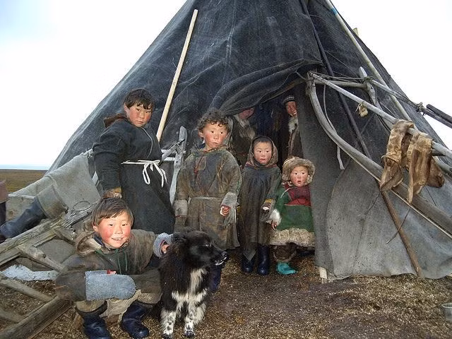  Sống ở vùng Đông Bắc Siberia. Người Chukchi cư trú trong khu vực Chukotka với khí hậu lạnh giá quanh năm. Ảnh: Pinterest.