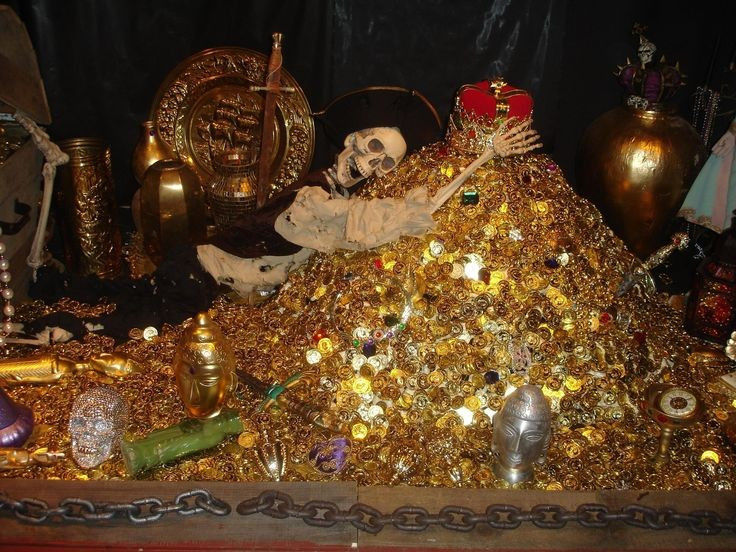  Không tìm thấy kho báu lớn trong xác tàu. Dù nhiều hiện vật được khai quật từ xác tàu, các nhà khảo cổ không phát hiện kho vàng hay châu báu khổng lồ như trong truyền thuyết. Điều này khiến nhiều người tin rằng nếu kho báu tồn tại, nó có thể đã được giấu ở nơi khác. Ảnh: Pinterest.