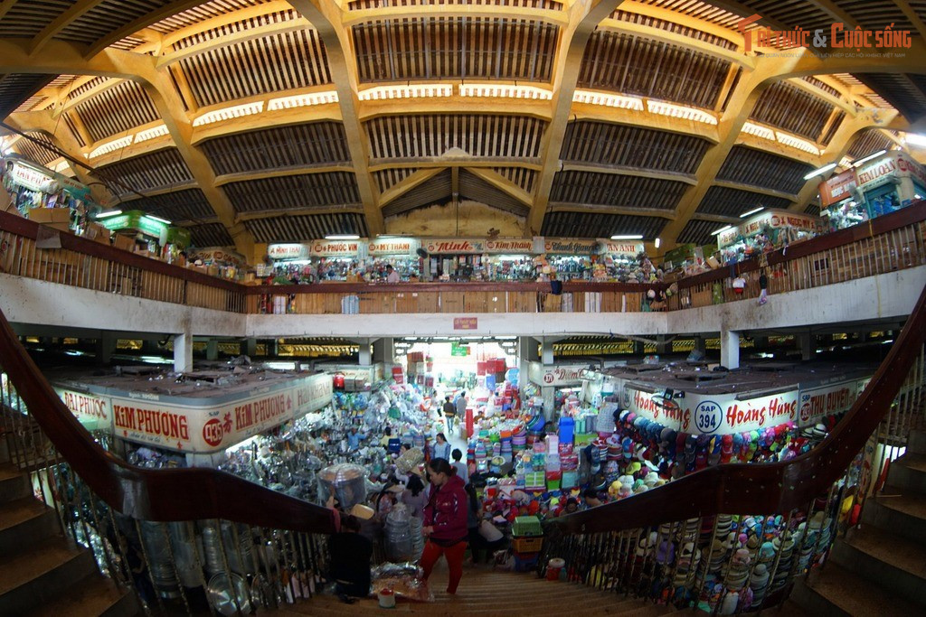 Nơi tập trung cộng đồng người Hoa lâu đời. Chợ gắn bó mật thiết với đời sống kinh tế – văn hóa của người Hoa Chợ Lớn, đặc biệt trong các ngành lương thực, gia vị, vải vóc và đồ khô.