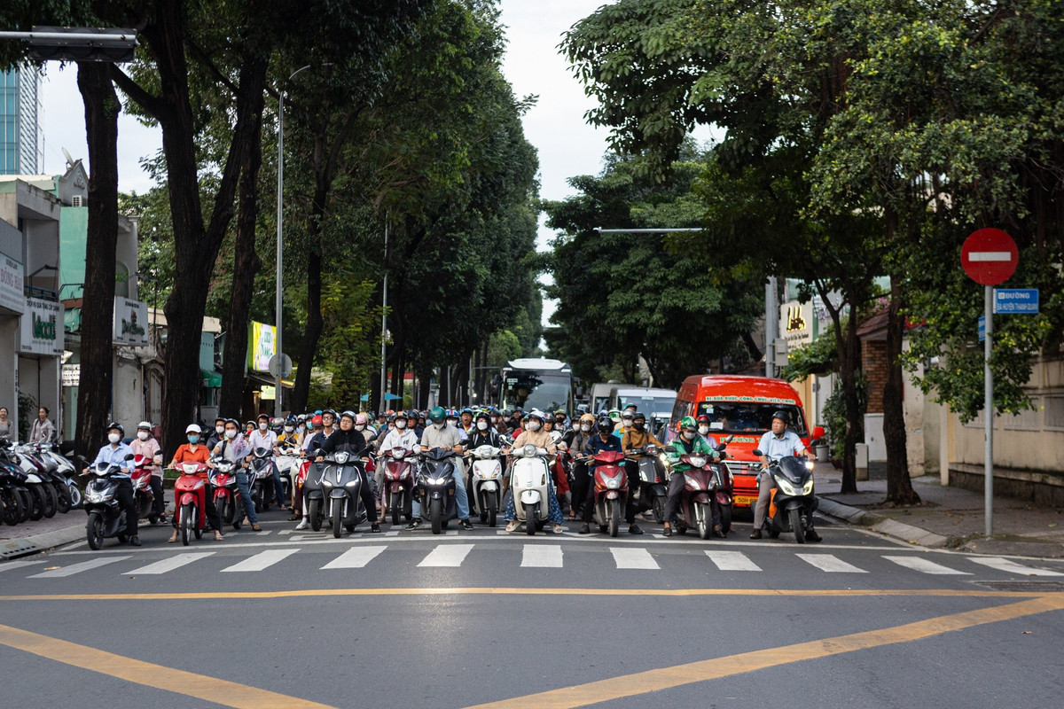 Cụ thể, camera AI được gắn tại giao lộ của các đường Điện Biên Phủ, Võ Thị Sáu, Nguyễn Thị Minh Khai, Nguyễn Hữu Cảnh, Xô Viết Nghệ Tĩnh, Nguyễn Thị Định, Đặng Thúc Vịnh...