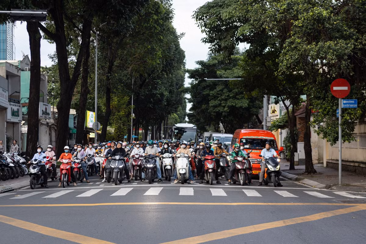 Cụ thể, camera AI được gắn tại giao lộ của các đường Điện Biên Phủ, Võ Thị Sáu, Nguyễn Thị Minh Khai, Nguyễn Hữu Cảnh, Xô Viết Nghệ Tĩnh, Nguyễn Thị Định, Đặng Thúc Vịnh...