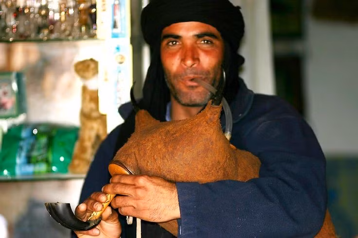  Ảnh hưởng sâu rộng đến văn hóa Maroc. Kiến trúc, âm nhạc đến trang phục của người Maroc ngày nay đều mang dấu ấn Berber. Ảnh: Pinterest.