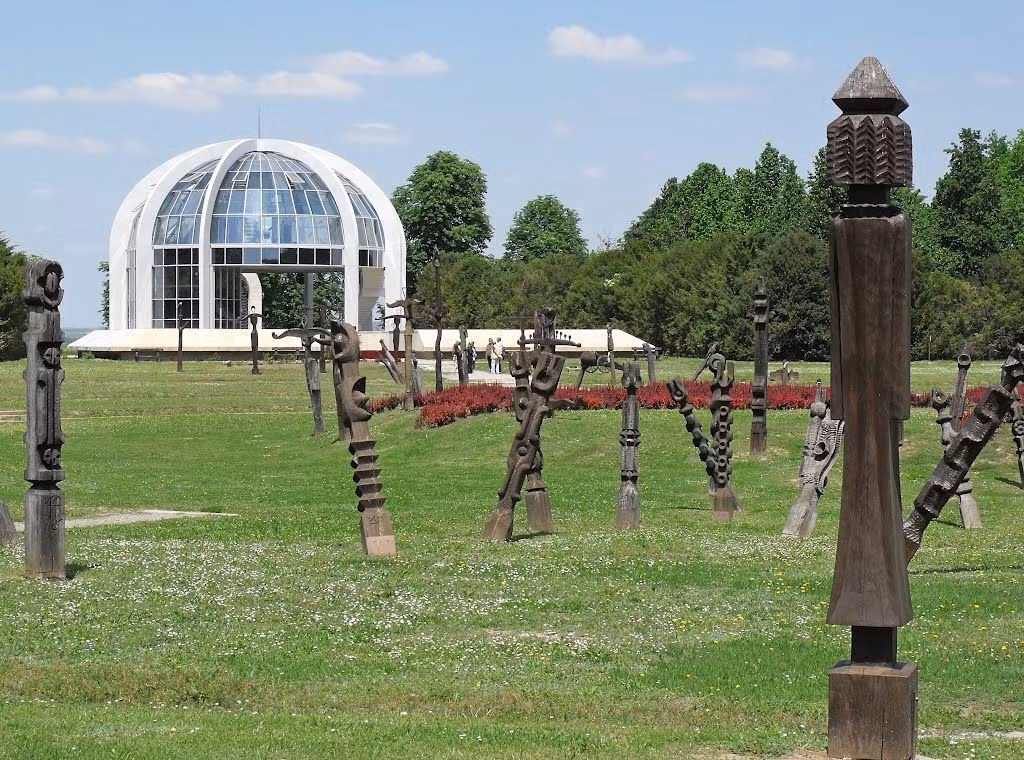  Để lại di sản lịch sử và tưởng niệm. Ngày nay, Mohács có tượng đài và công viên tưởng niệm trận chiến, trở thành biểu tượng về sự hy sinh và ký ức dân tộc Hungary. Ảnh: Pinterest.