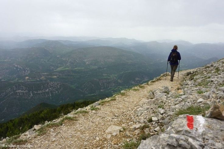  Điểm đến thiên nhiên được quản lý nghiêm ngặt. Dù thu hút du khách yêu trekking và leo núi, khu vực vẫn áp dụng các biện pháp bảo tồn nghiêm ngặt nhằm bảo vệ hệ sinh thái mong manh, duy trì giá trị lâu dài của di sản. Ảnh: Pinterest.