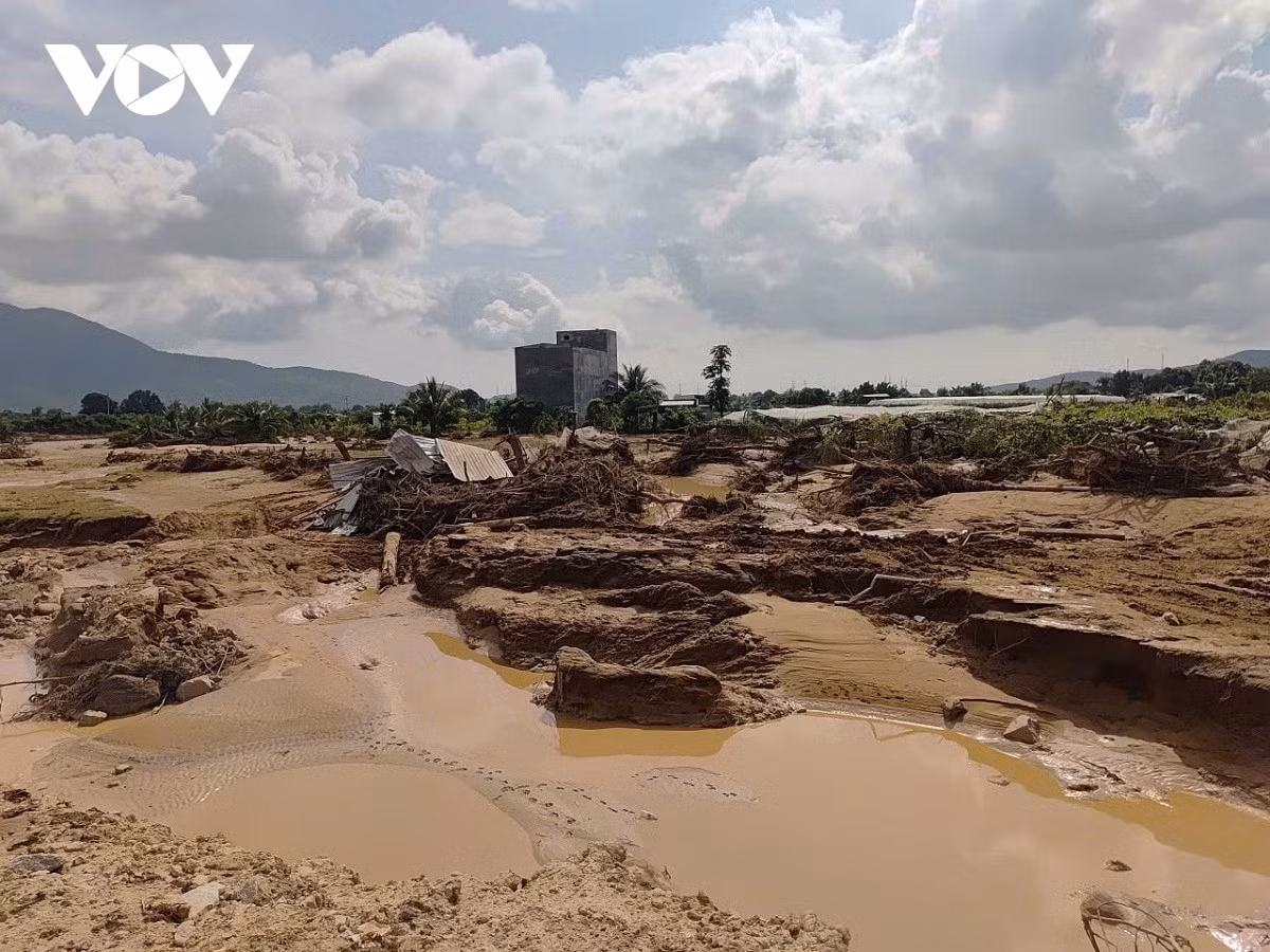 Nhiều gia đình mất trắng tài sản chỉ trong một đêm