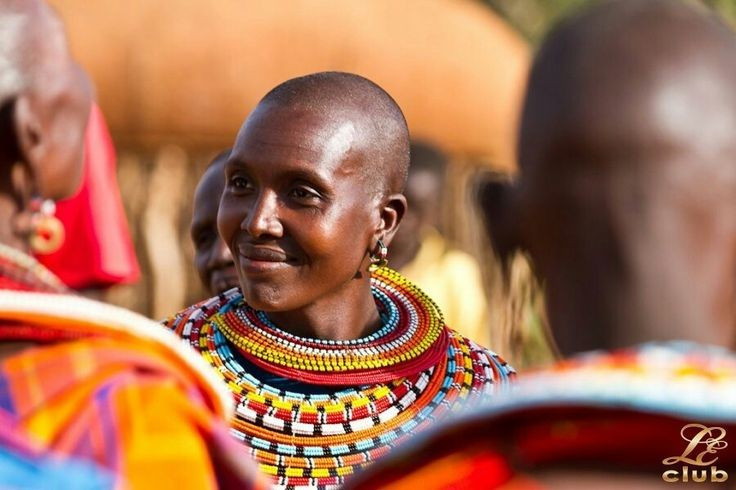  Văn hóa truyền thống vẫn được gìn giữ mạnh mẽ. Dù chịu tác động của hiện đại hóa, người Samburu vẫn duy trì lối sống, phong tục và ngôn ngữ truyền thống. Điều này khiến họ trở thành một trong những cộng đồng bản địa tiêu biểu của Kenya ngày nay. Ảnh: Pinterest.