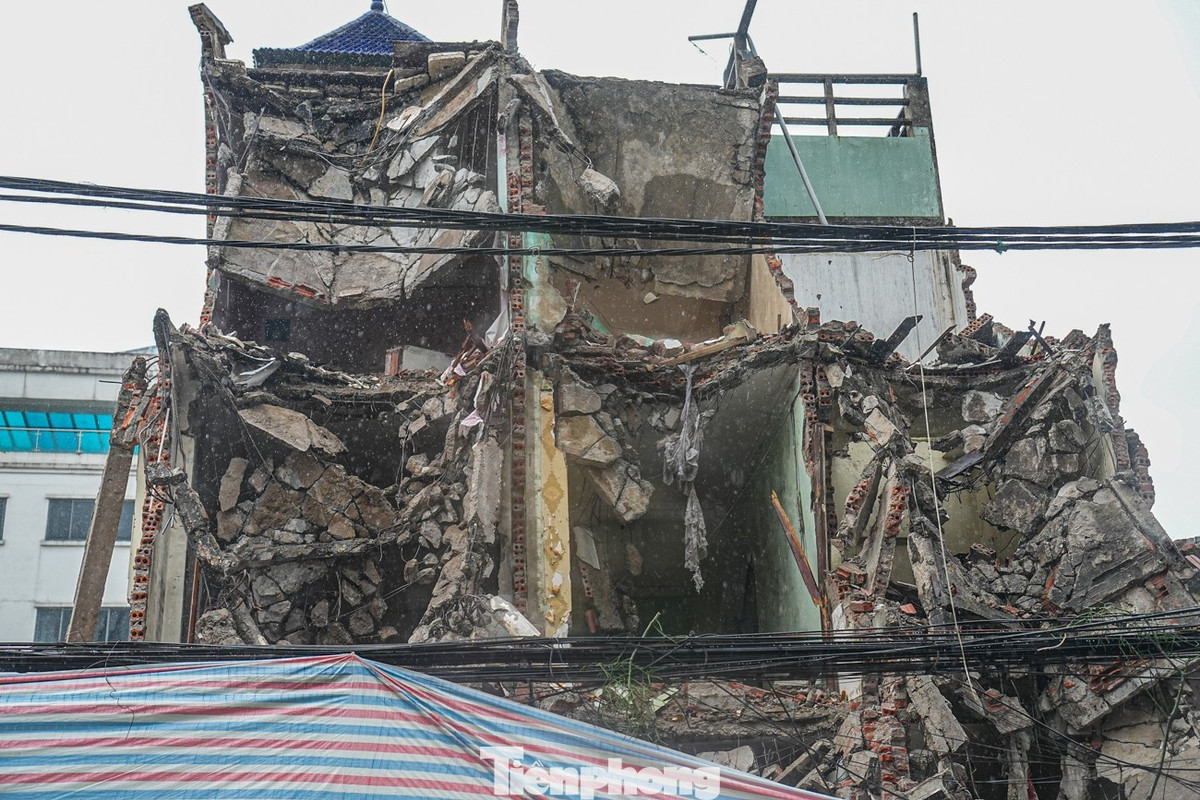 Nhiều căn nhà dọc tuyến phố Đê La Thành đã bị đập bỏ.