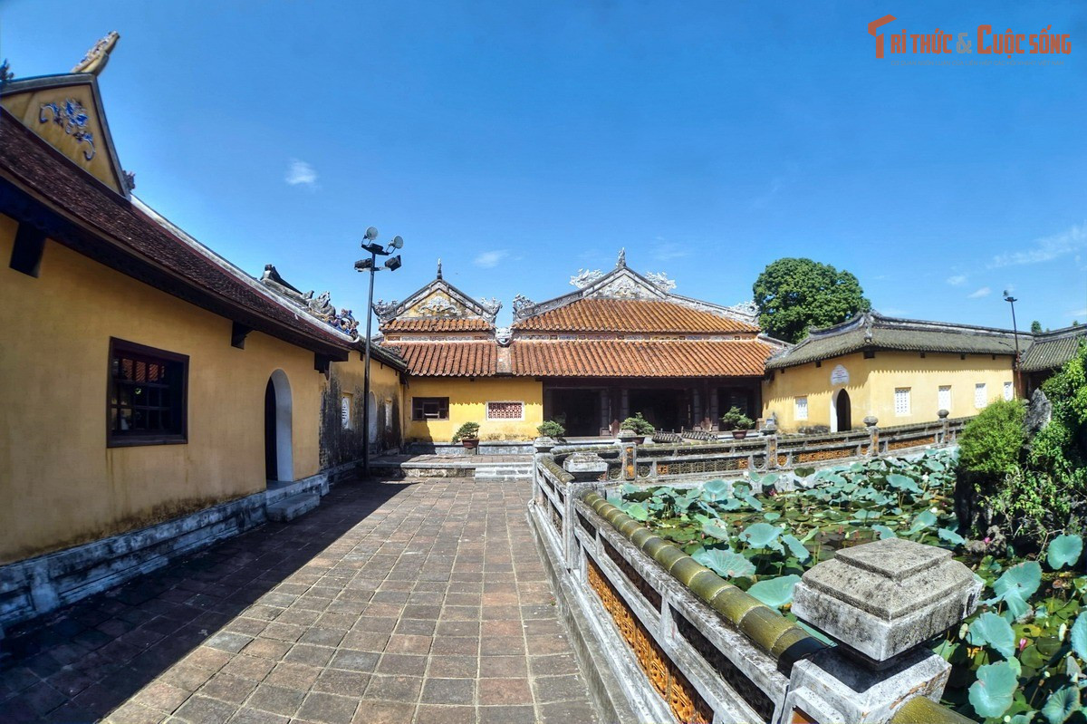 Từng bị hư hại nhưng đã được phục hồi. Nhiều hạng mục của cung Diên Thọ từng bị hủy hoại trong chiến sự những ngày nay đã được phục dựng, với sự tham gia của chuyên gia Nhật Bản và các nhà bảo tồn kiến trúc Việt Nam.