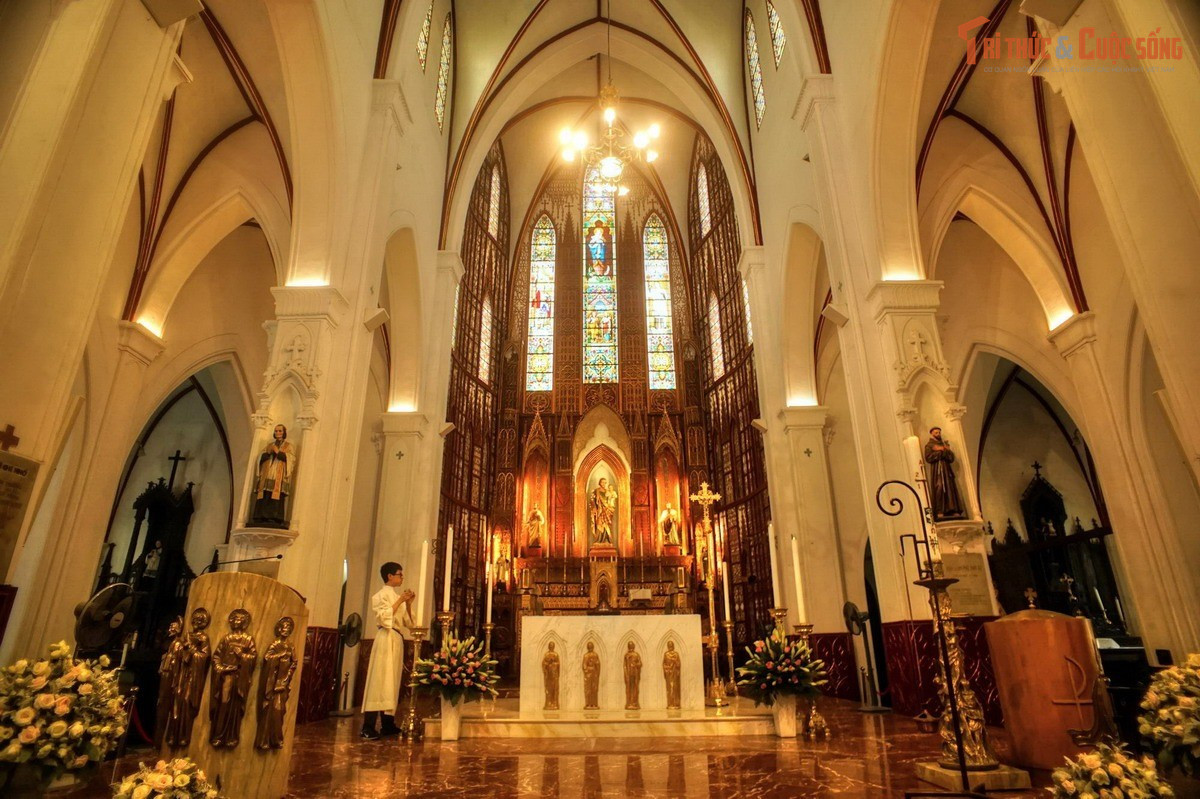 Là trung tâm sinh hoạt Công giáo quan trọng của Thủ đô. Nhà thờ Lớn là nơi diễn ra các thánh lễ lớn, đặc biệt đông đảo giáo dân vào dịp Giáng sinh và Phục sinh.