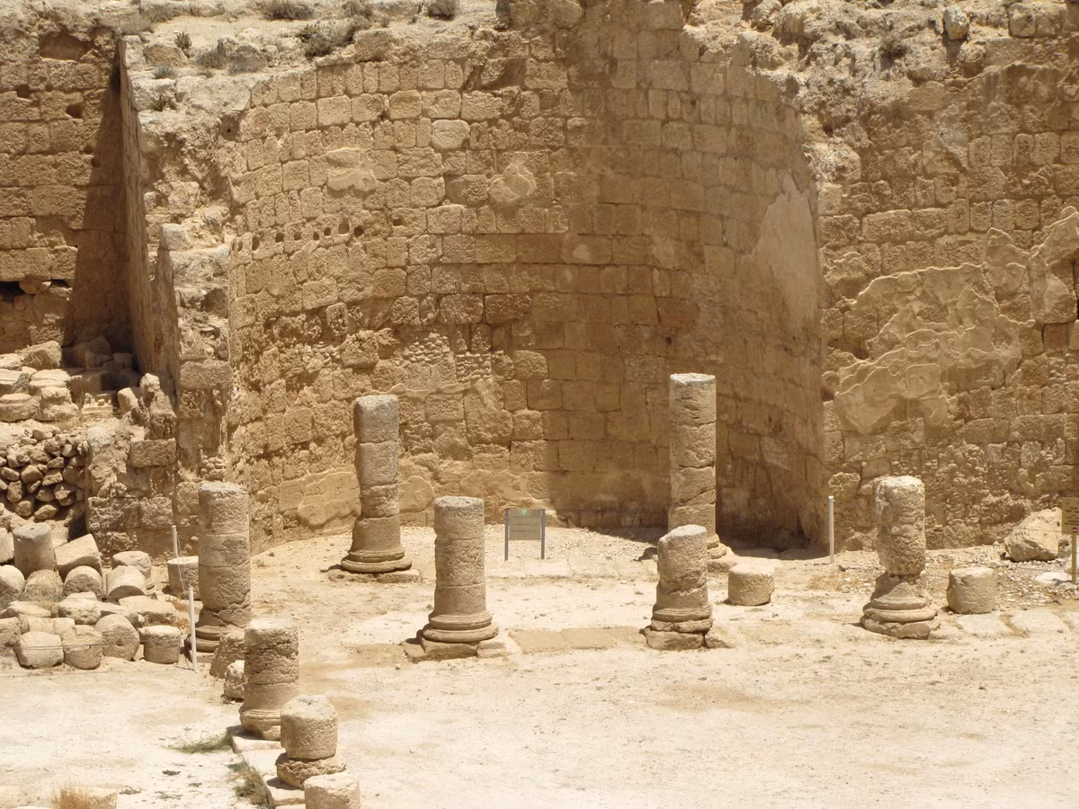  Từng là trung tâm hành chính quan trọng. Ngoài vai trò cung điện, Herodium còn là trung tâm quản lý vùng Judea dưới thời Herod. Ảnh: Pinterest.