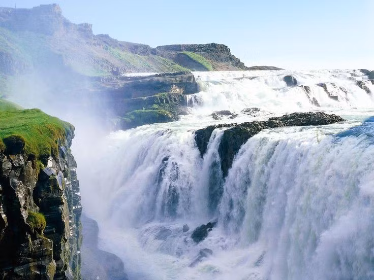  Là Di sản thiên nhiên được bảo tồn. Ngày nay, thác Gullfoss được bảo vệ nghiêm ngặt như một phần di sản thiên nhiên quốc gia, thu hút hàng triệu du khách mỗi năm. Ảnh: Pinterest.